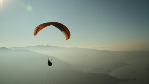 Paragliding in the Himalayas - Experience Breathtaking Views from Above