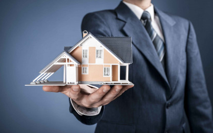 How Do Real Estate Agents Determine the Market Value of a Property?