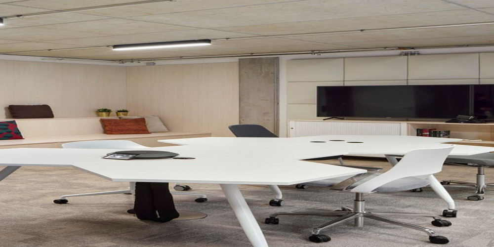 Collaborative Workspace Furniture: Enhancing Team Dynamics