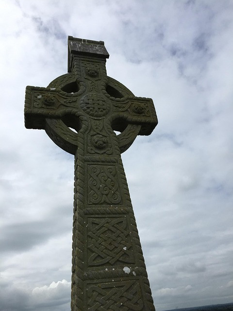 How to Do an AI Tarot Celtic Cross Reading: Step-by-Step Guide for a Full Interpretation