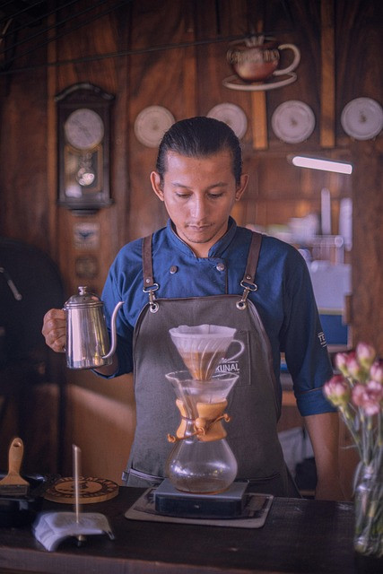 How to Choose and Use an AI Logo Maker for Restaurants and Food Businesses