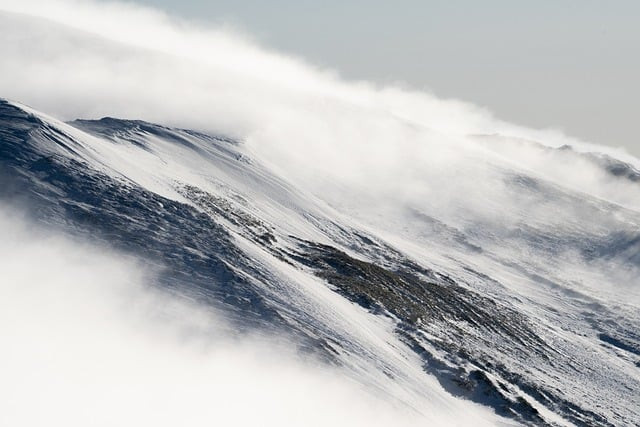 Cloud Hosting vs Traditional Hosting: Structural Differences, Trade-offs, and Migration Checklist