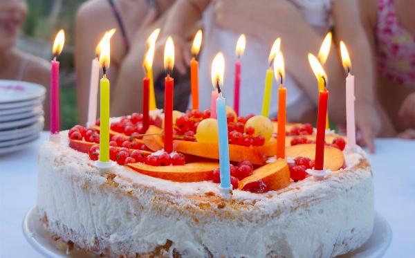 Take A Look At The Irresistible Allure of Popular Birthday Cake
