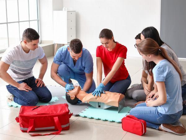 Choosing the Perfect First Aid Course: A Comprehensive Guide for UK Residents