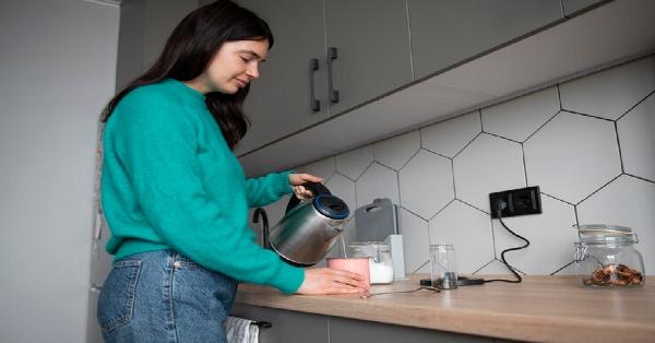 Swift Heat Electric Kettle: Instantaneously Bring Water to a Boil