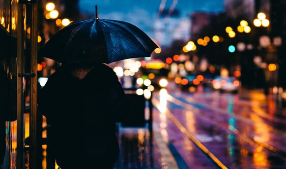 Embracing Rainy Day Memories in 2024: A Co Don Danh Cho Nguyen Si Kha Experience