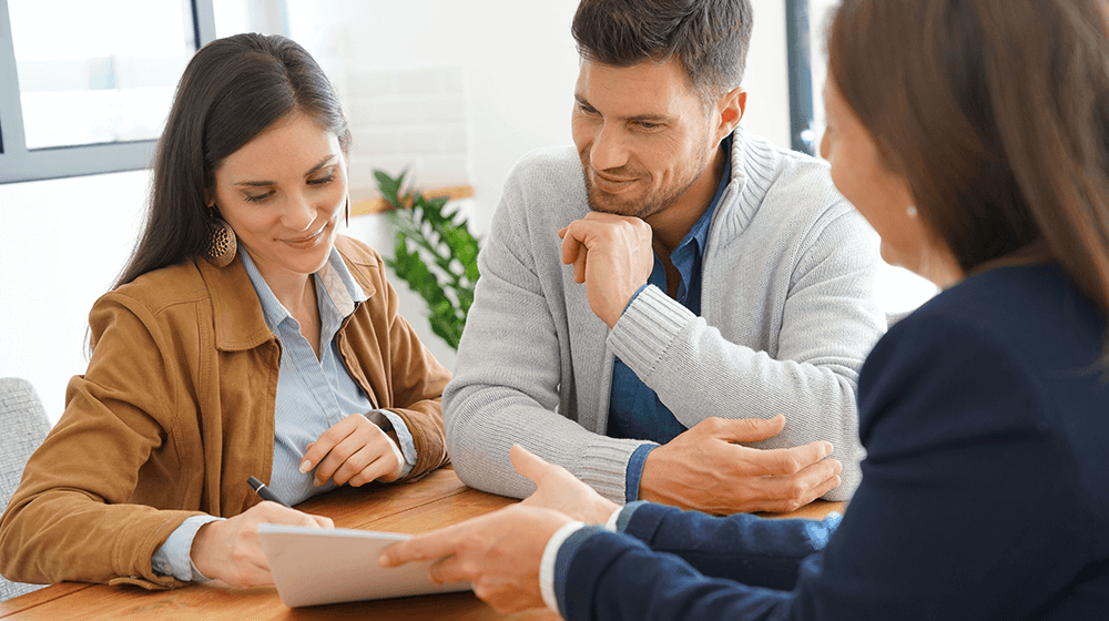 The Pros and Cons of Working as an Independent Insurance Agent