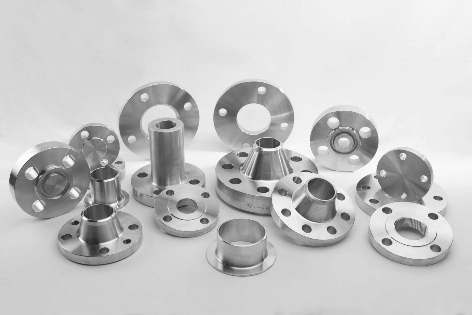 Industrial Flanges Vs. Pipe Fittings: Understanding The Differences