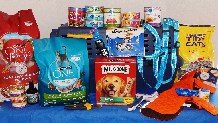 Top 5 Benefits of Partnering With a Pet Products Wholesale Supplier
