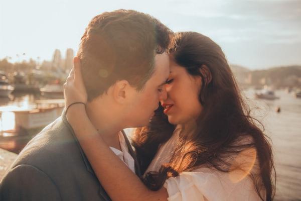 Decoding Quirkiness: The Enigma Of Kissed Horizontally?