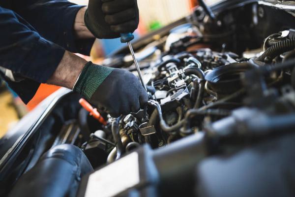 What Should Every Driver Have In Their Emergency Auto Repair Kit?