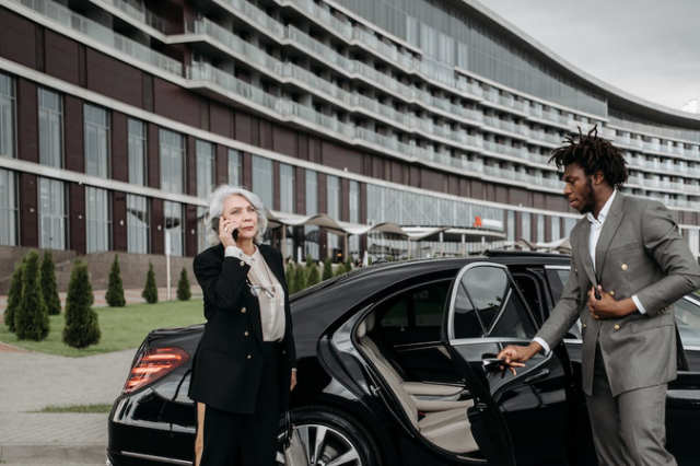 How to Choose the Right Corporate Limousine Service