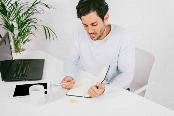 The Secrets to Crafting a Standout Cover Letter: A Comprehensive Writing Workshop