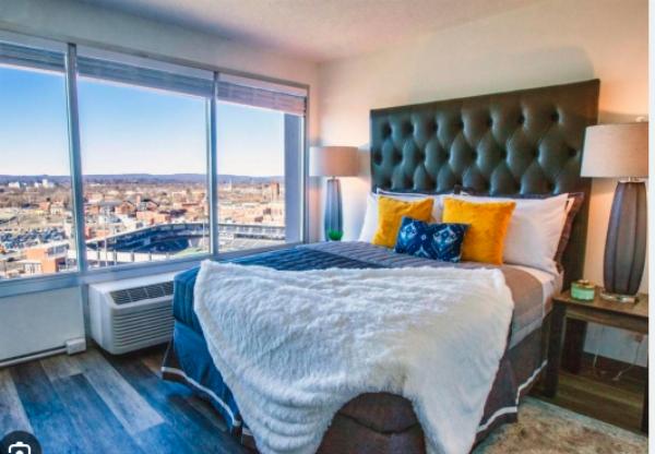 The Height of Sophistication: Luxurious 3 Bedroom Living in Hartford, CT