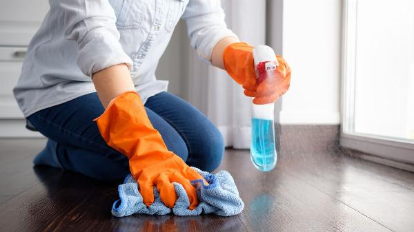 Is There a Step-by-Step Guide for Cleaning a Home?
