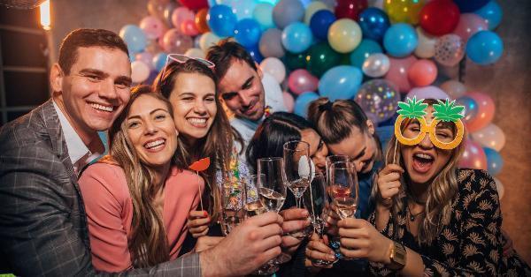 Do selfie photo booth rental companies in Houston provide on-site attendants?