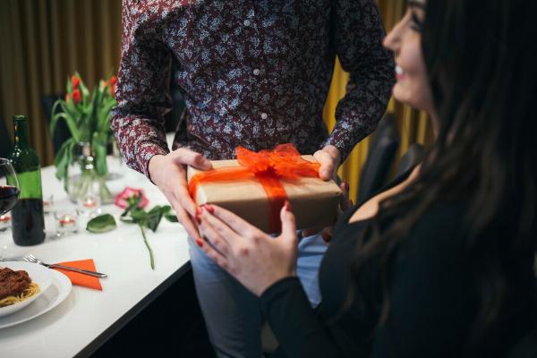 Can Retreat Gifts and Self-Discovery Journals Transform Personal Growth?