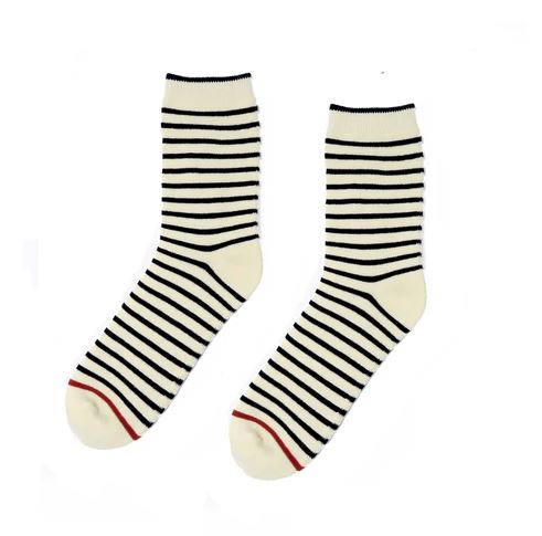 5 Amazing Ways to Wear Durable Plain Socks with Style