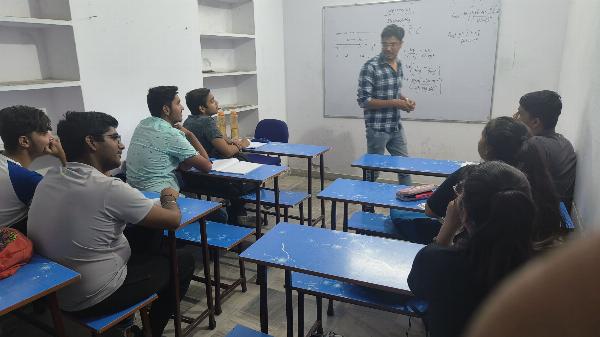 Achieve Academic Excellence with the Best Class 10 Tuition in Murlipura: The Miracle Academy