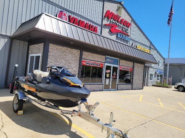 Conquer Any Terrain: Unleash Your Inner Explorer with Nielsen Enterprises' Side-by-Side near Lake Villa, IL