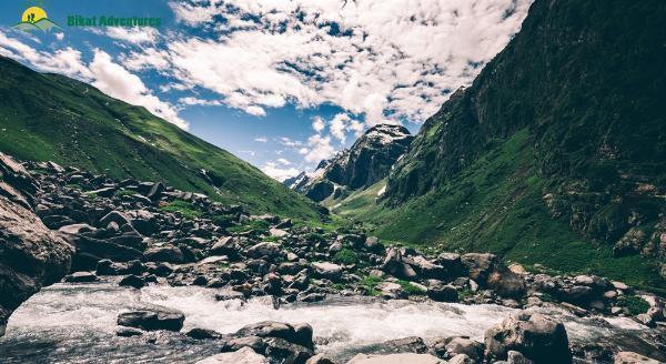 Unveiling the Enchanting Hampta Pass Trek: A Comprehensive Guide 2024