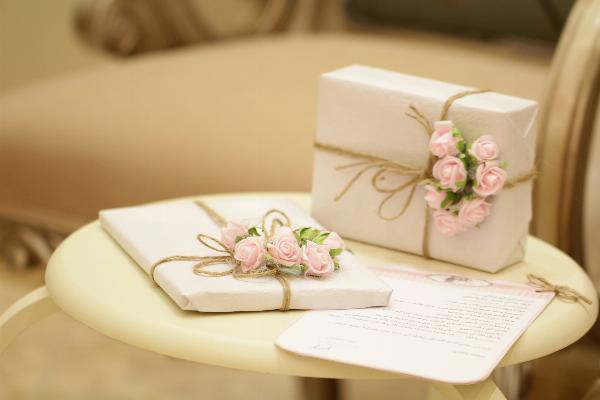 Unique and Heartfelt Engagement Gift Ideas for Your Daughter