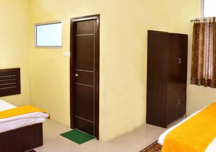 Finding a Cheap Family Room in Lucknow Charbagh