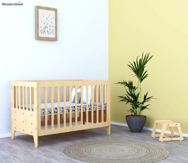 What Age Should a Baby Go in a Cot?