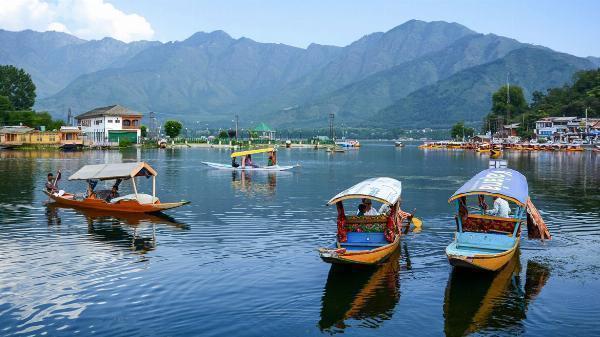 Exploring the Enchanting Beauty of Jammu and Kashmir: A Perfect Family Trip in 2024