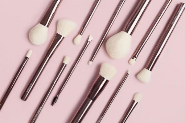 Travel Beauty Tools for the Makeup Junkie.