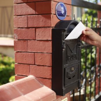 What is the difference between a PO Box and a street address?