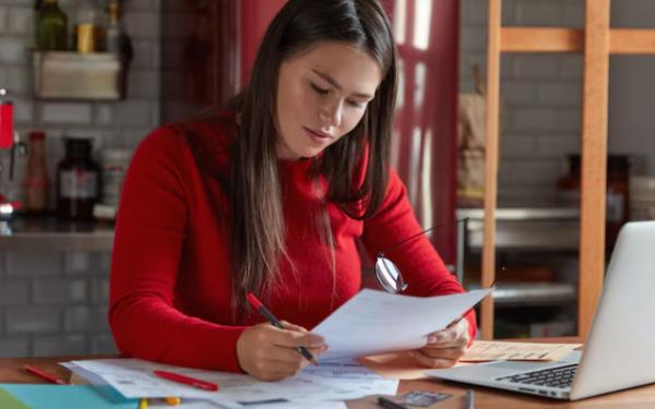 Recognize Signs of Financial Trouble: Practical Warning Signs and Next Steps