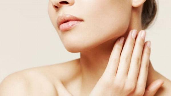 Understanding the Double Chin A double chin, often referred to as submental fullness, is a common aesthetic concern that can make individuals feel self-conscious. It is typically caused by a combination of factors, including genetics, aging, and weight g
