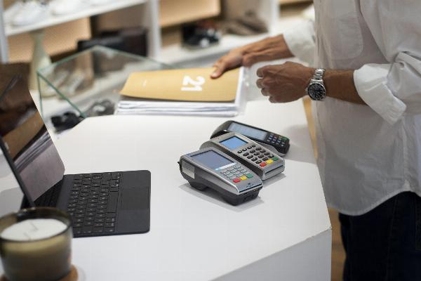 Enhancing Customer Trust: The Role of Electronic Shelf Edge Labels in Price Transparency