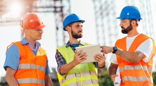 Implementing Equipment Management Software for Effective Fleet Tracking