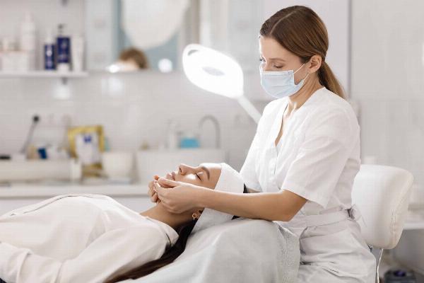 Glamorous Clinic: The Fusion of Luxury and Advanced Medical Care