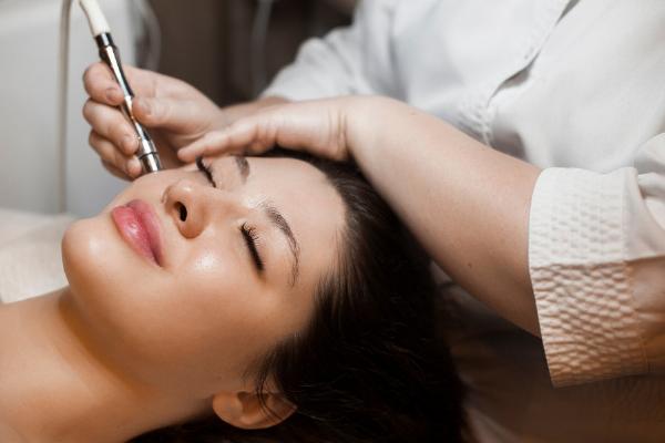 Microneedling Treatment: Say Hello to Beautiful Skin!