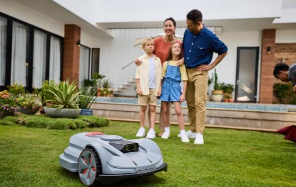 How Does a Lawn Mower Robot Work and Is It Right for Your Lawn?