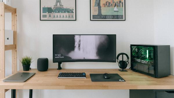How Innovative Desktop Mounts Can Organize Your Workstation