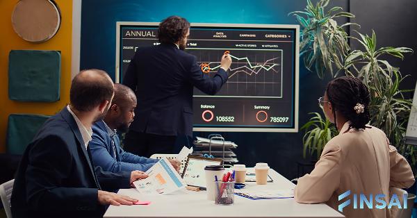 How can a beginner manage risks effectively in forex trading?