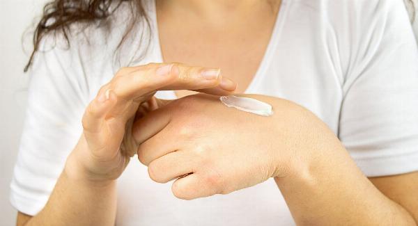 Explore The Role Of Moisturizers In Addressing Various Kinds Of Dermatitis & Skin Conditions