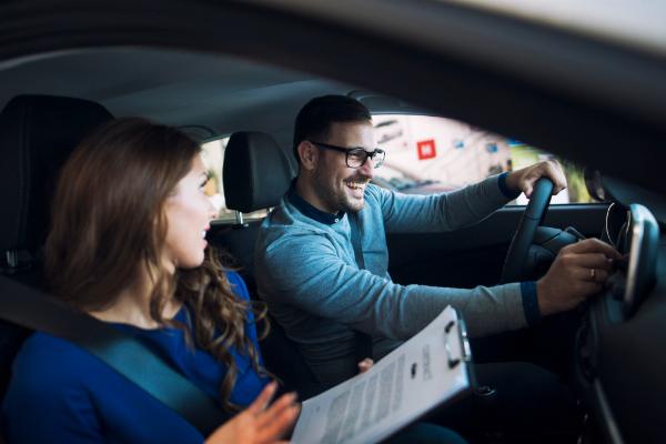 What Are the Advantages of Choosing Driving Instructors in Urmston?