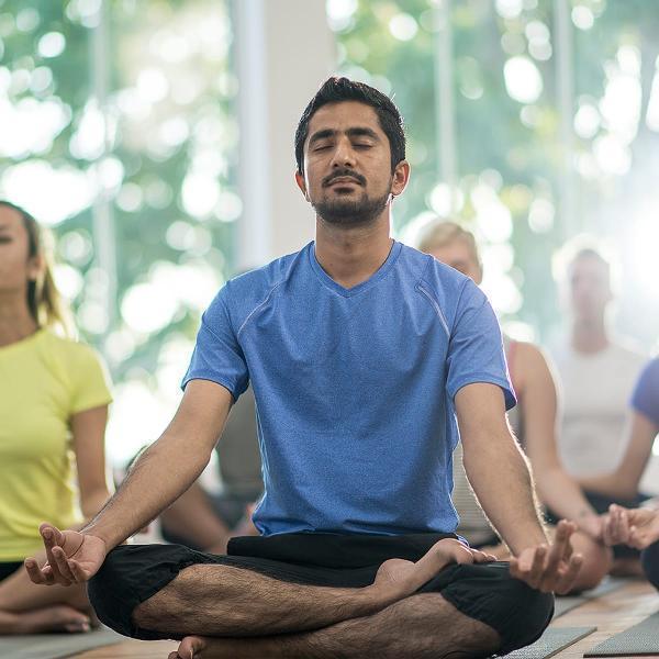 What are the physical benefits of meditation?