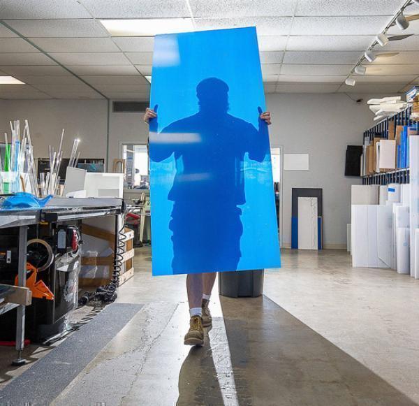 Comparing Polycarbonate vs. Acrylic: Which Clear Plastic Sheet is Best for You?