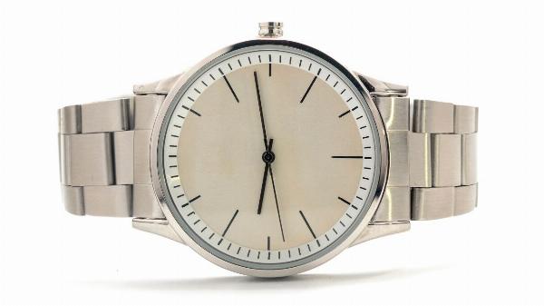 What brands of men's watches are popular in Bangladesh?