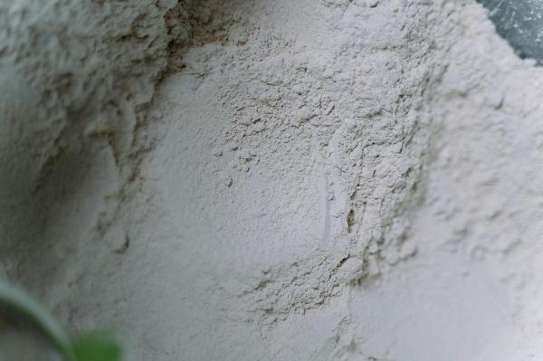 Lithium Carbonate: A High Demand for Low Voltage!
