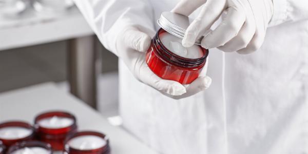Smart Packaging Technology in Cosmetics: Elevating User Experience