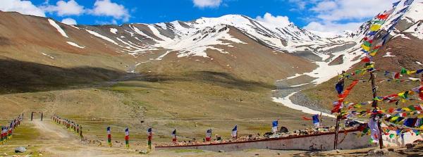 Exploring Kunzum Pass: A Journey to the Roof of the World