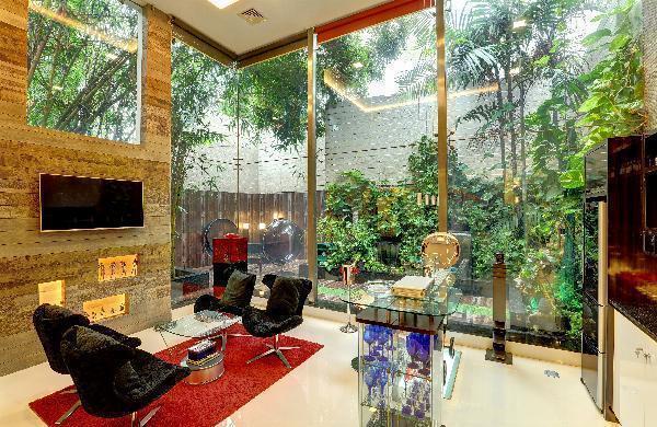 Classy Display Units and Modern Shelving: Customize Your Dream Space