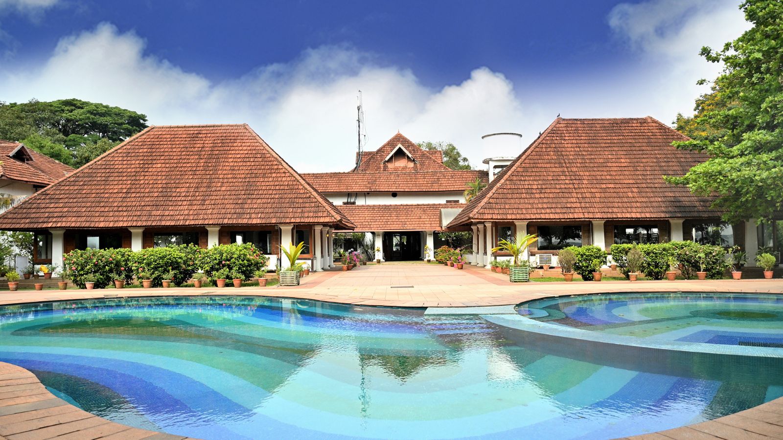 Discover The Bolgatty Palace History, With Focus On Photos, And Visiting Time
